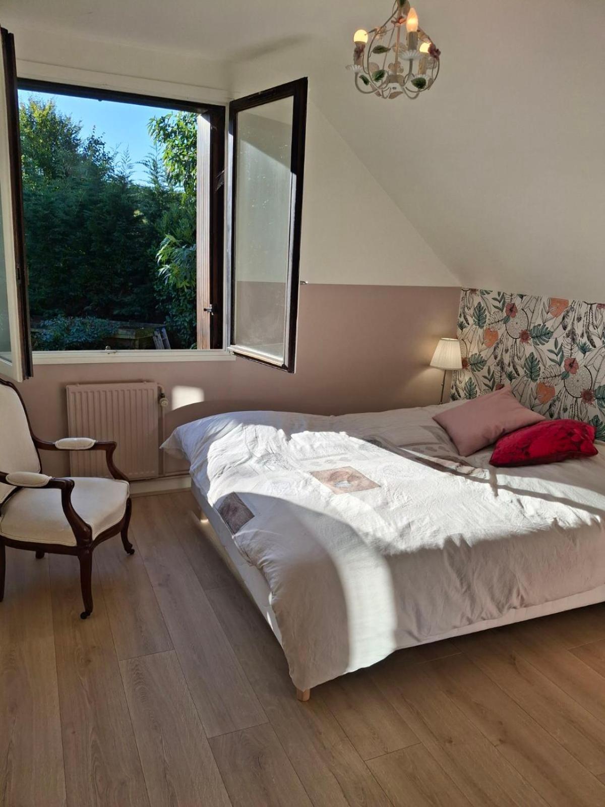 Au Pied De Lille Bed & Breakfast Exterior photo