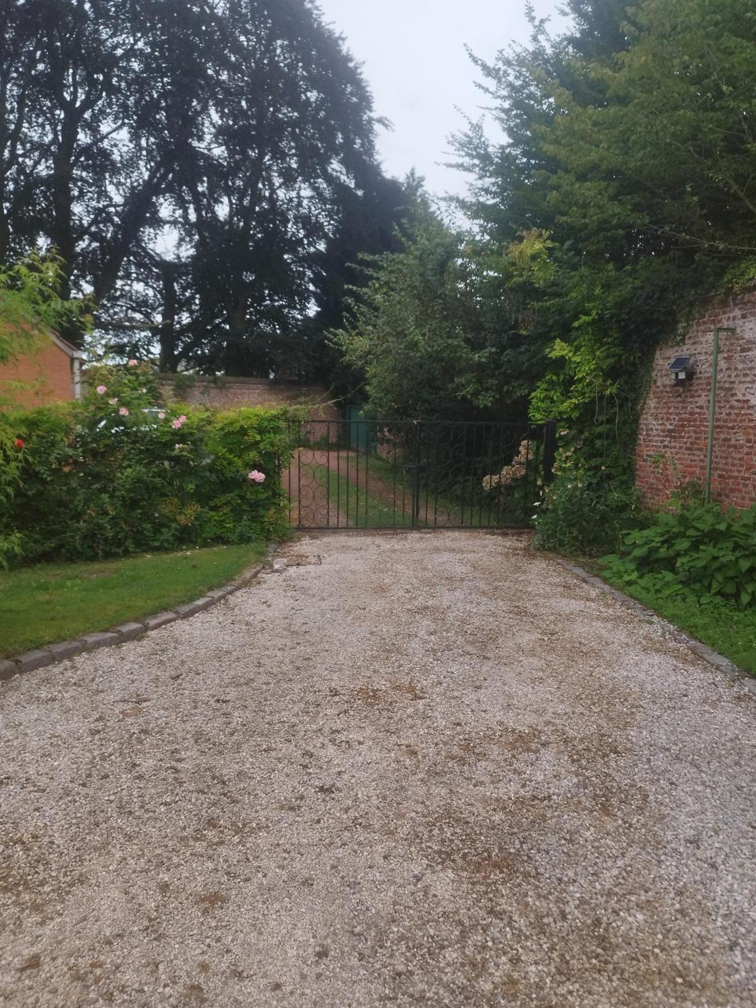 Au Pied De Lille Bed & Breakfast Exterior photo
